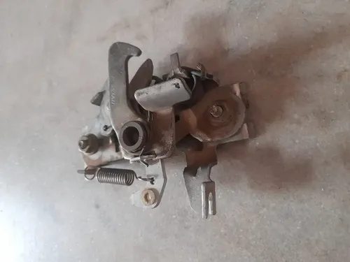 Fechadura Inferior  Capo Renault Twingo 94 